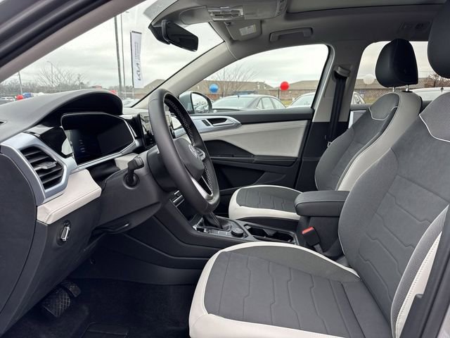 New 2026 Volkswagen Taos SE image 11