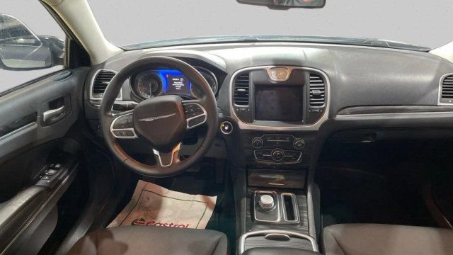 Used 2019 Chrysler 300 Touring w/ Sport Appearance Package image 18