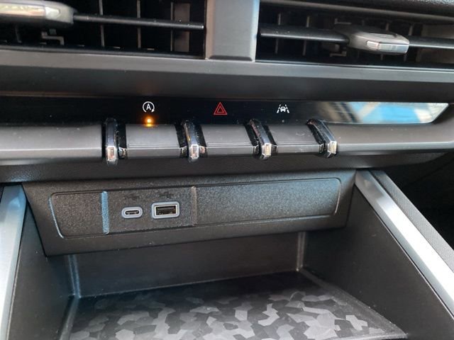 Used 2023 Chevrolet Colorado Trail Boss w/ Technology Package image 26