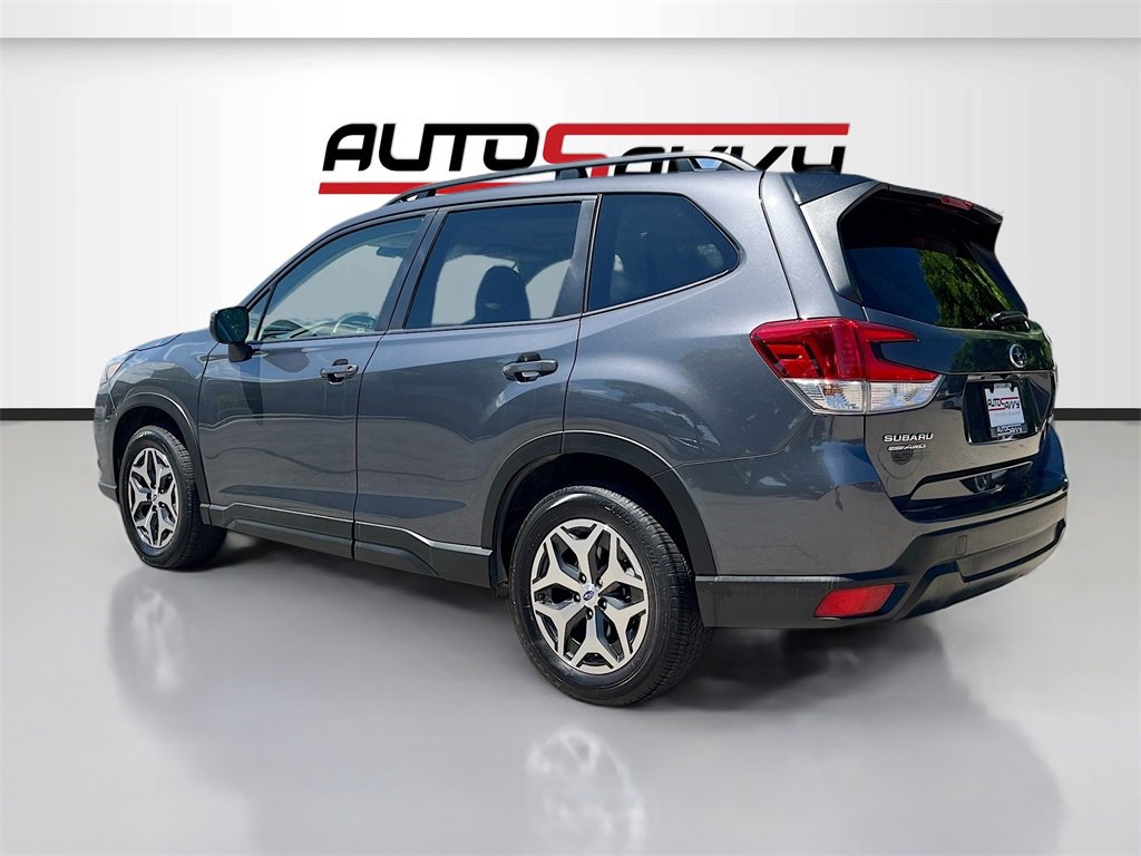 Used 2024 Subaru Forester Premium image 5