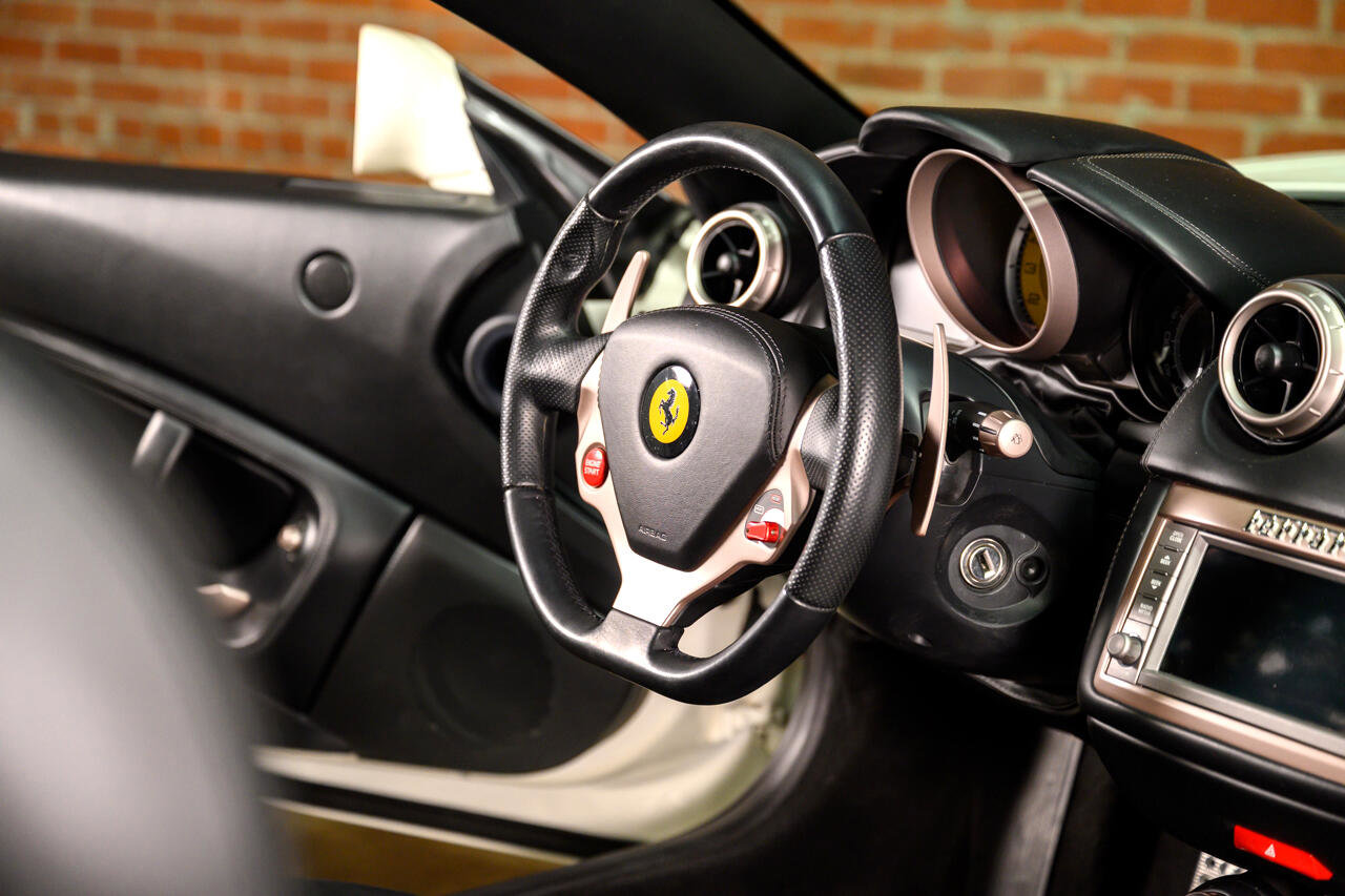 Used 2014 Ferrari California image 38