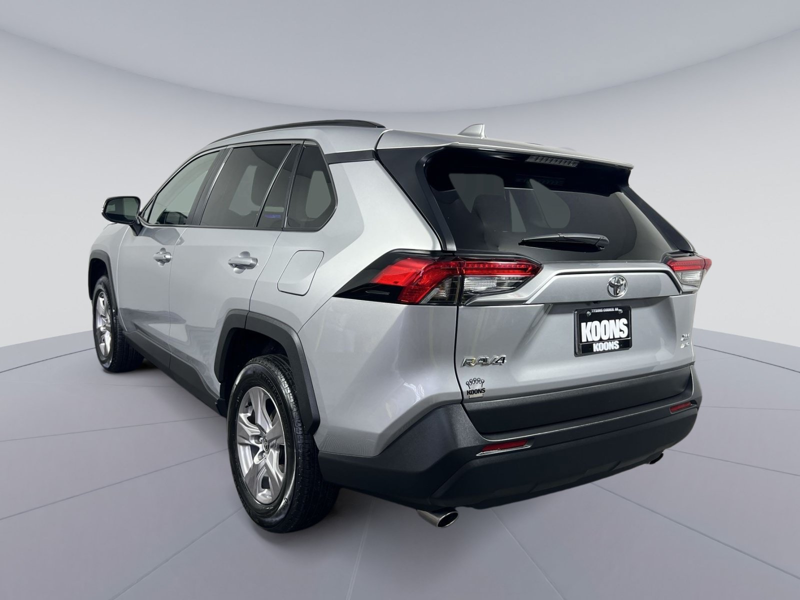 Used 2025 Toyota RAV4 XLE w/ Convenience Package AWD/4WD image 8