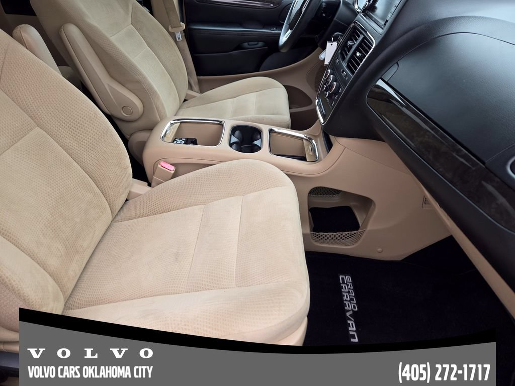 Used 2016 Dodge Grand Caravan SXT w/ Rear Park Assist Package FWD image 11