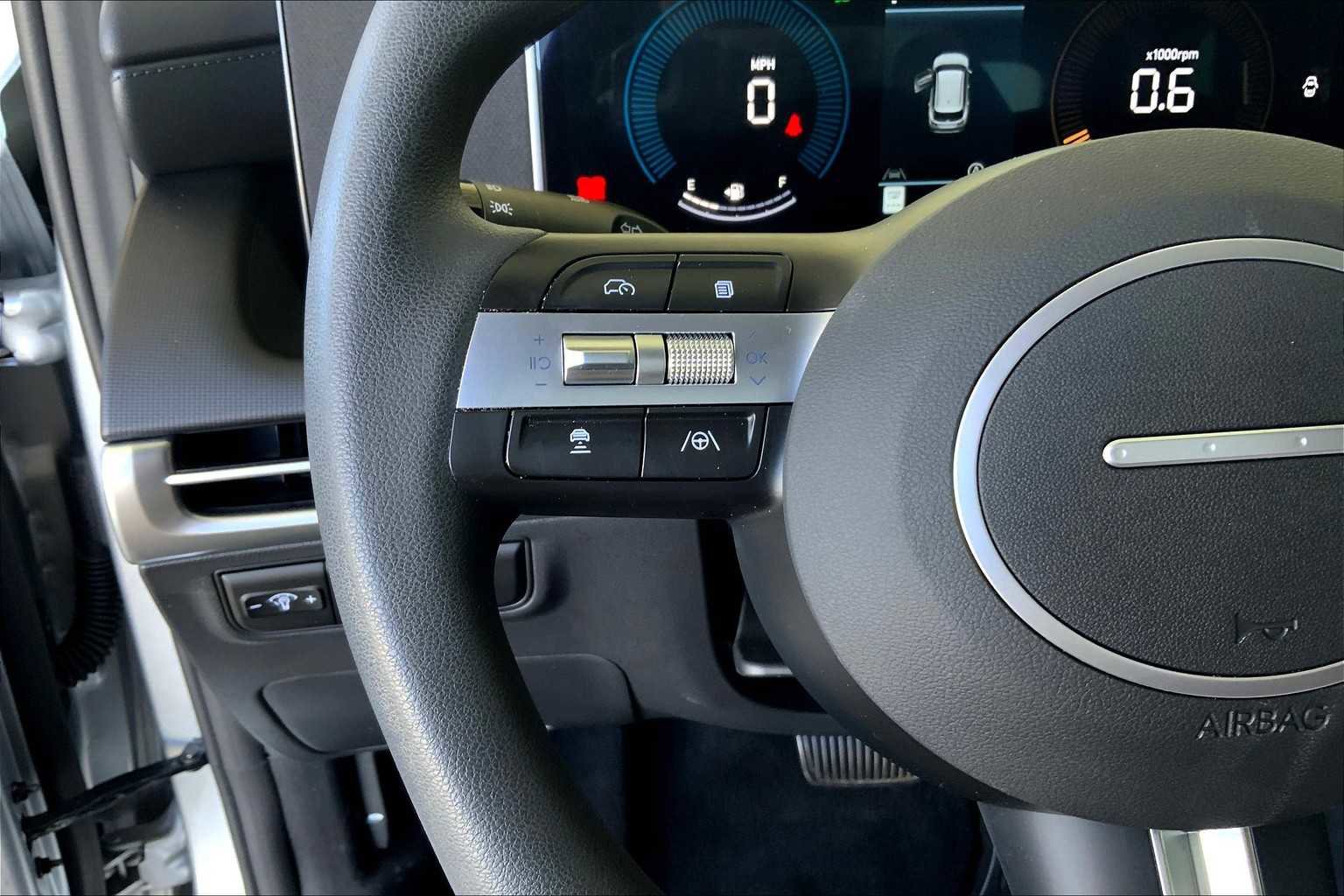 Used 2025 Hyundai Tucson SE image 43