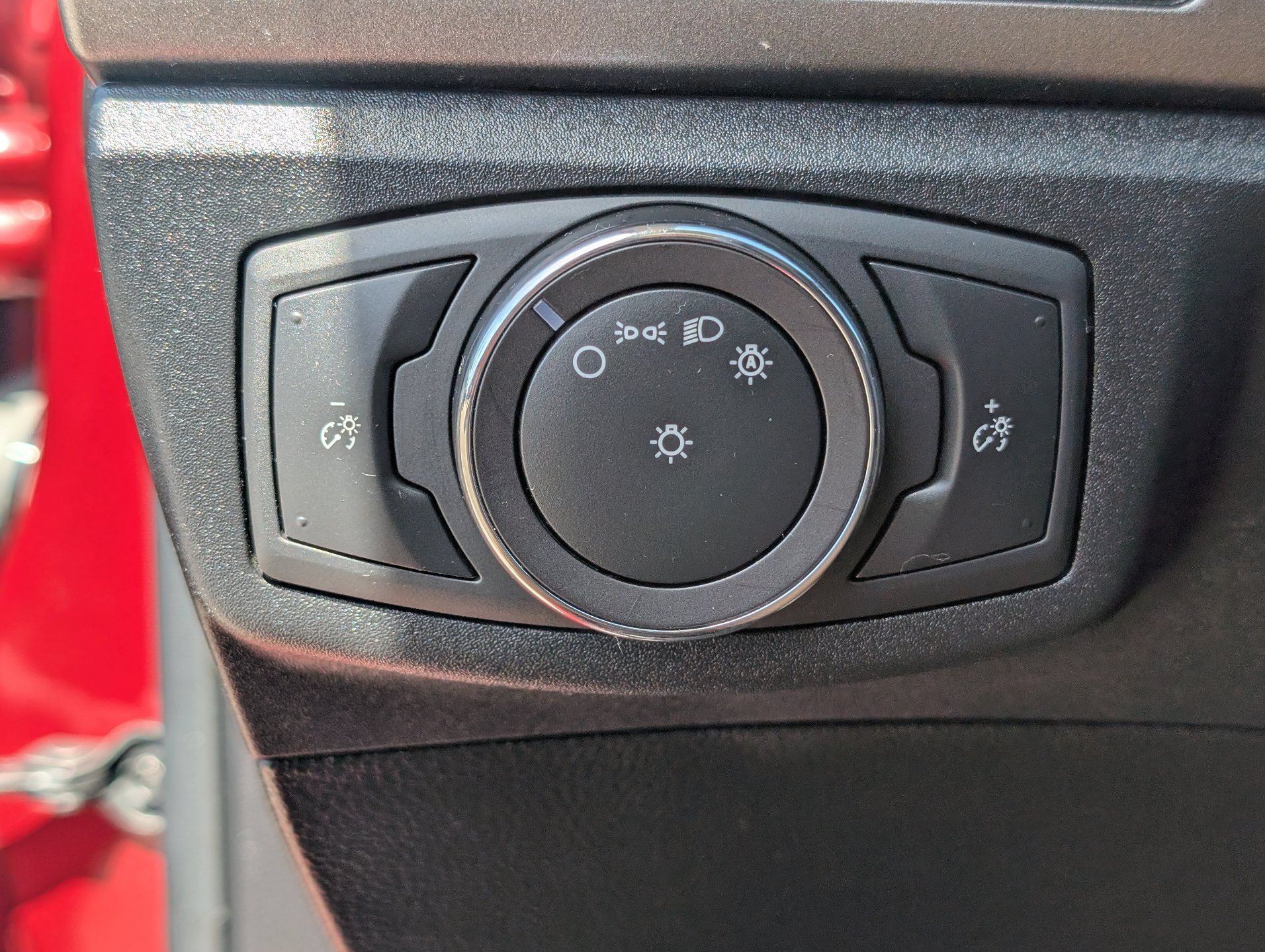 Used 2019 Ford Fusion SE FWD image 24