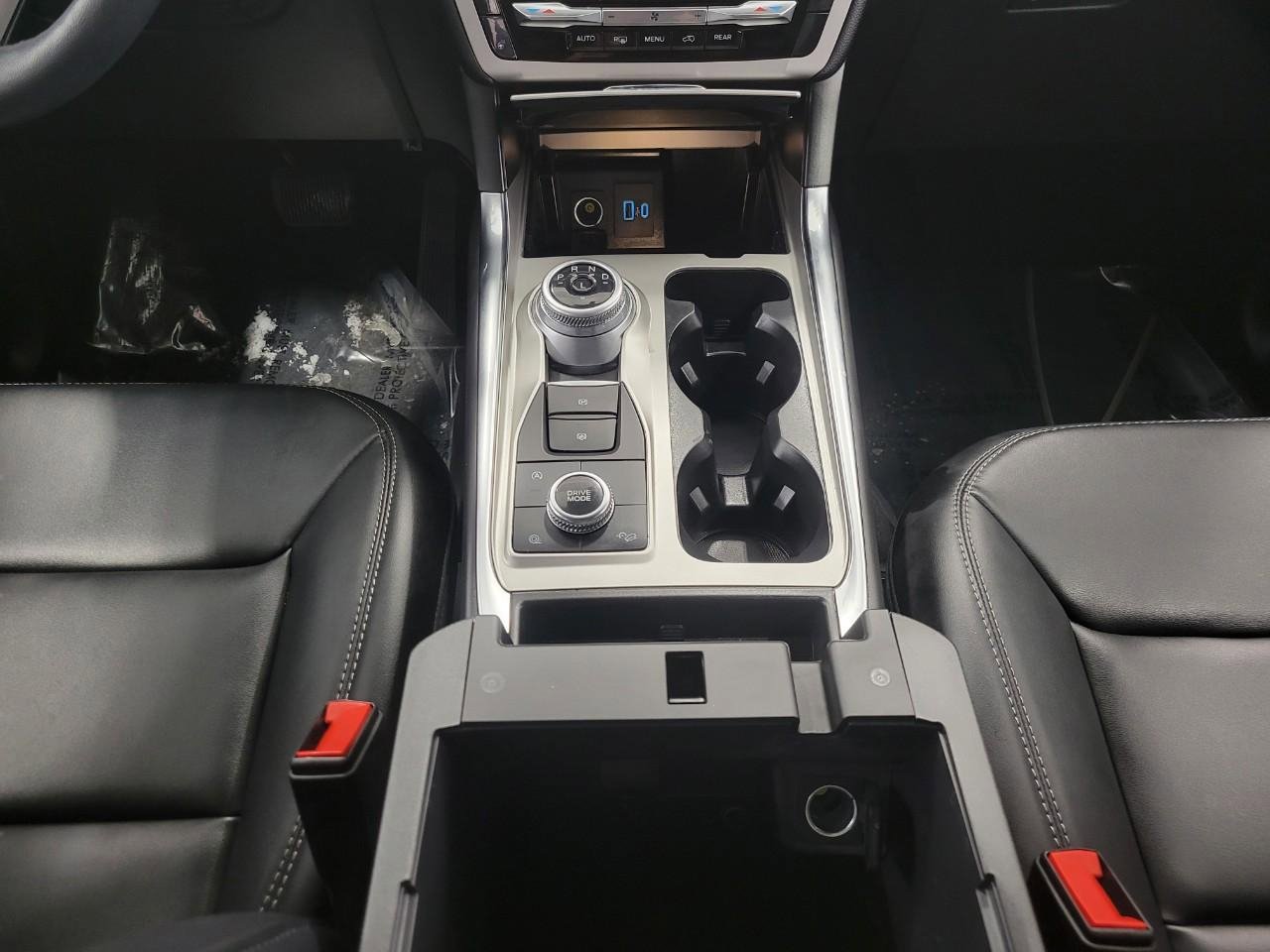 Used 2023 Ford Explorer XLT w/ Equipment Group 202A image 18