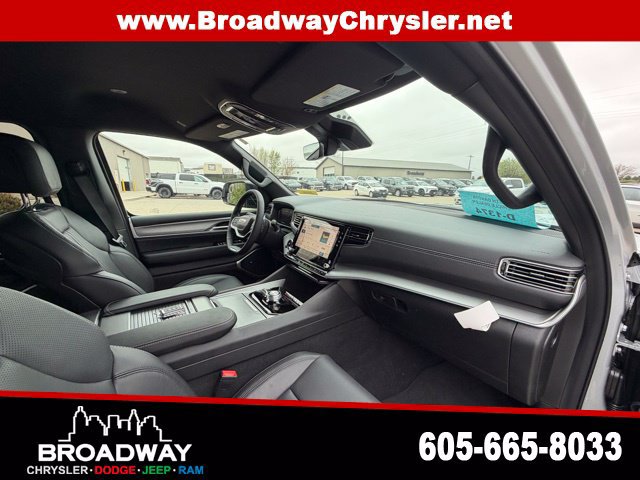 New 2026 Jeep Grand Wagoneer L Limited AWD/4WD image 10