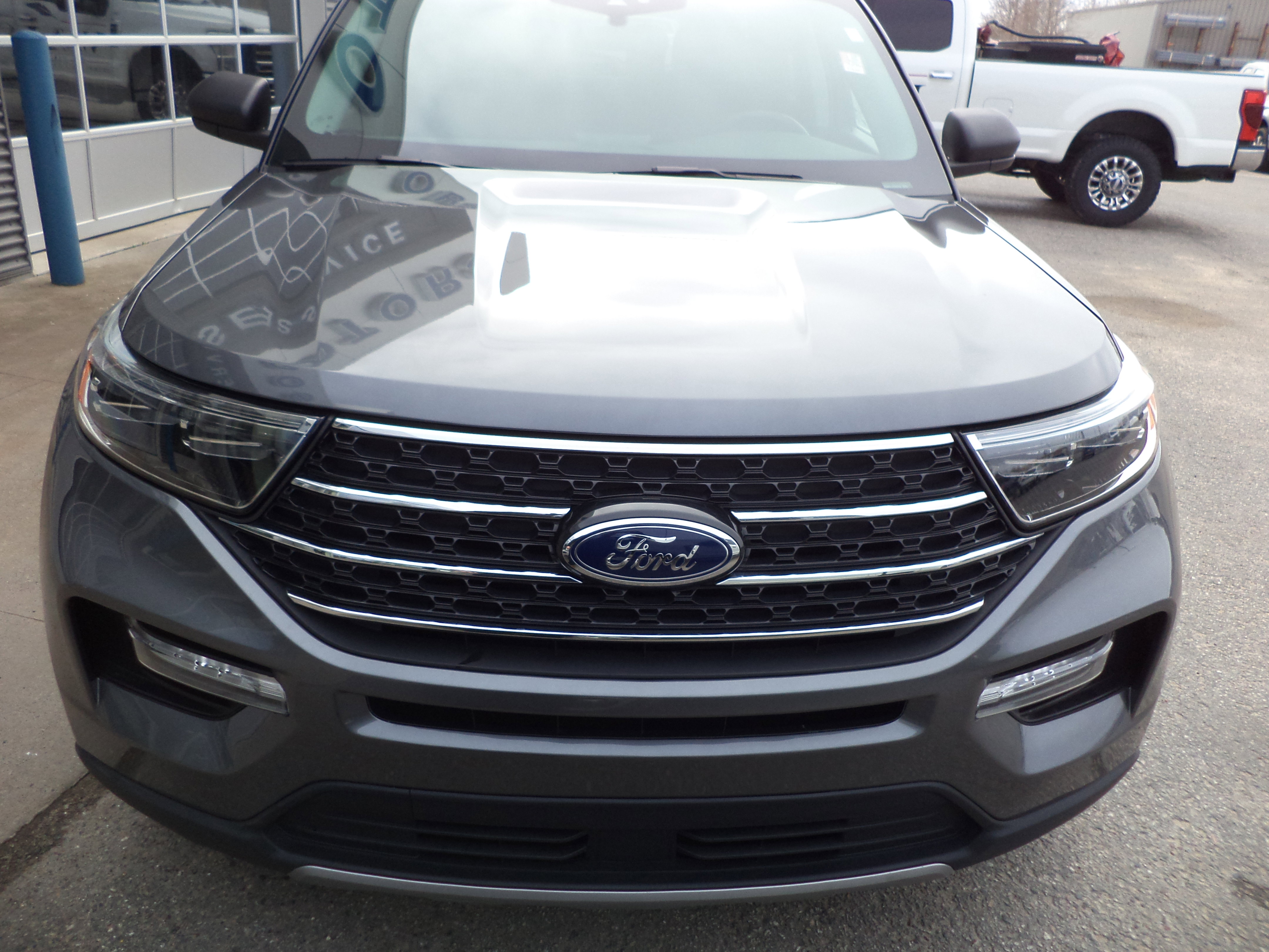 Used 2023 Ford Explorer XLT w/ Equipment Group 202A image 10