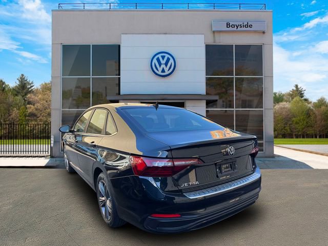 Certified 2023 Volkswagen Jetta SE w/ Panoramic Sunroof Package image 5