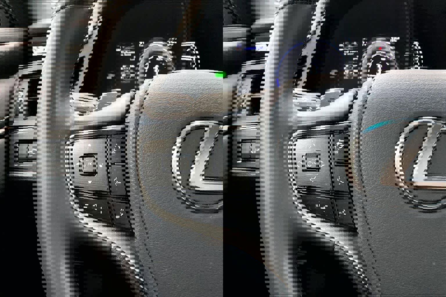 Used 2025 Lexus ES 300h w/ Premium Package image 23