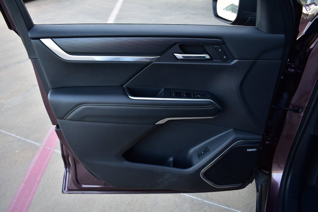 Used 2025 GMC Acadia Elevation image 12