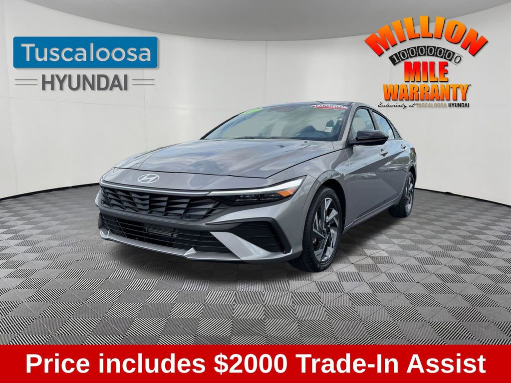 Used 2025 Hyundai Elantra Sport image 8