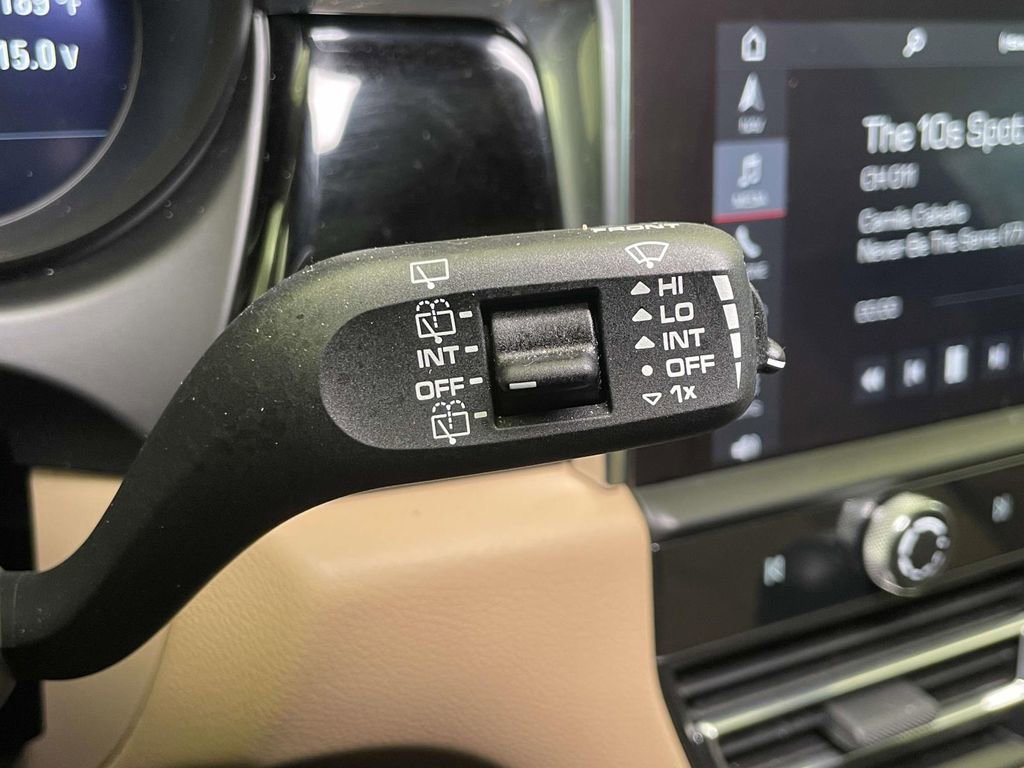 Certified 2025 Porsche Macan image 43