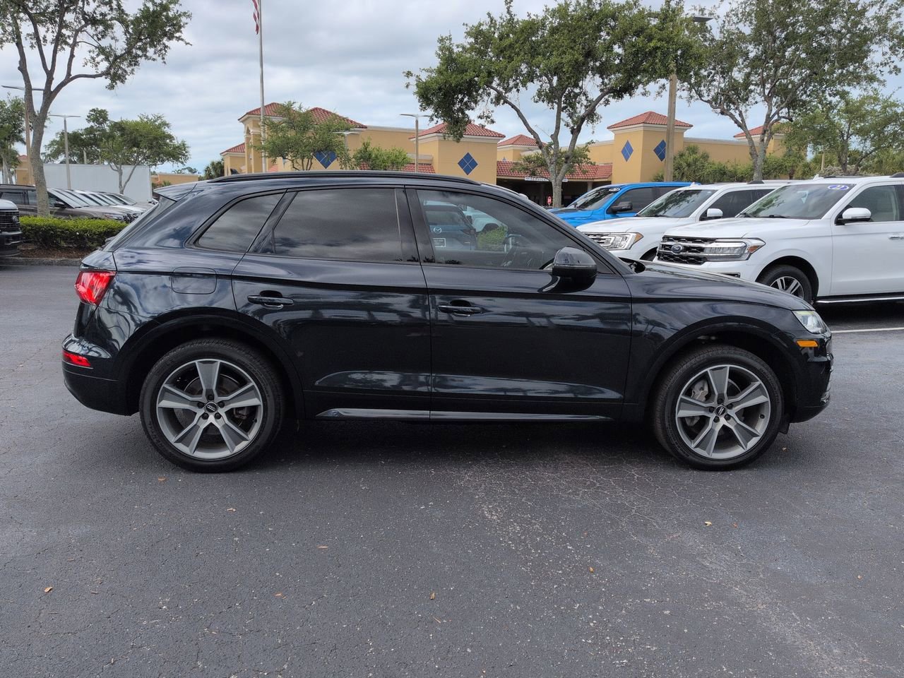 Used 2019 Audi Q5 2.0T Premium Plus w/ Premium Plus Package AWD/4WD image 3