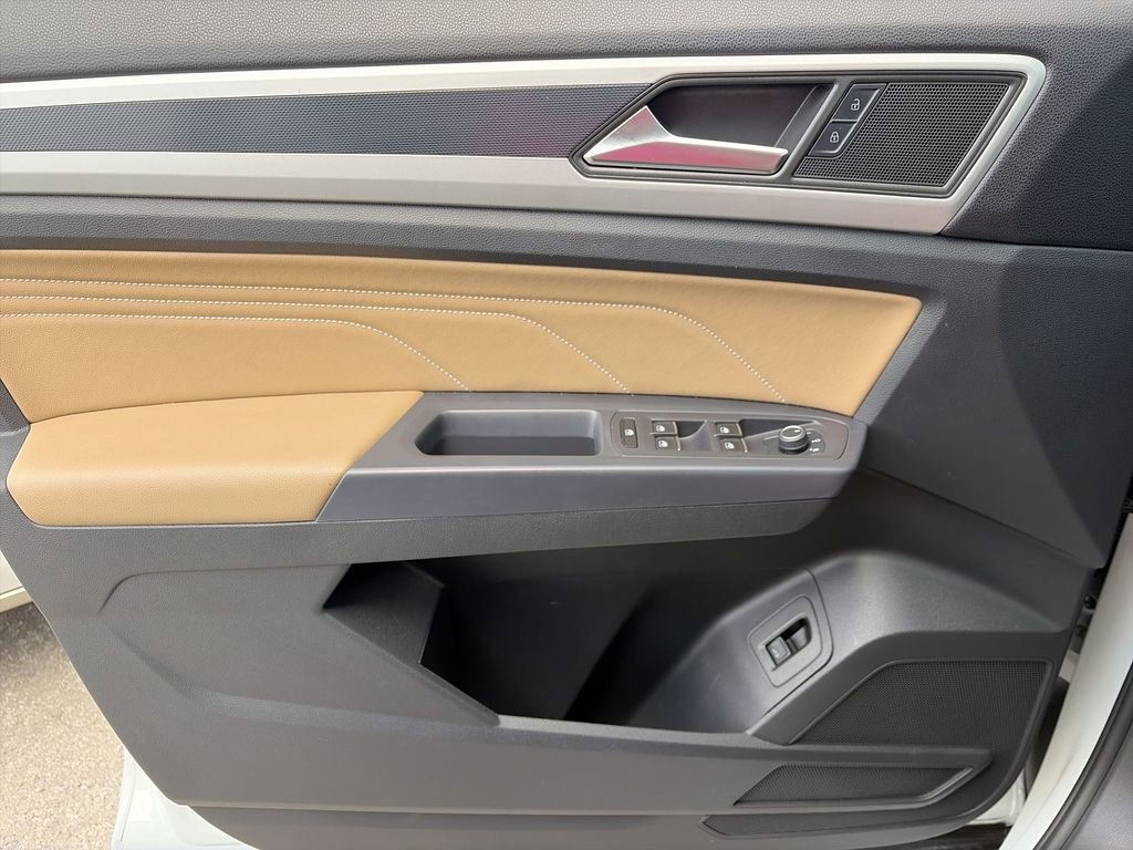 Used 2021 Volkswagen Atlas Cross Sport SE w/ Panoramic Sunroof Package FWD image 30