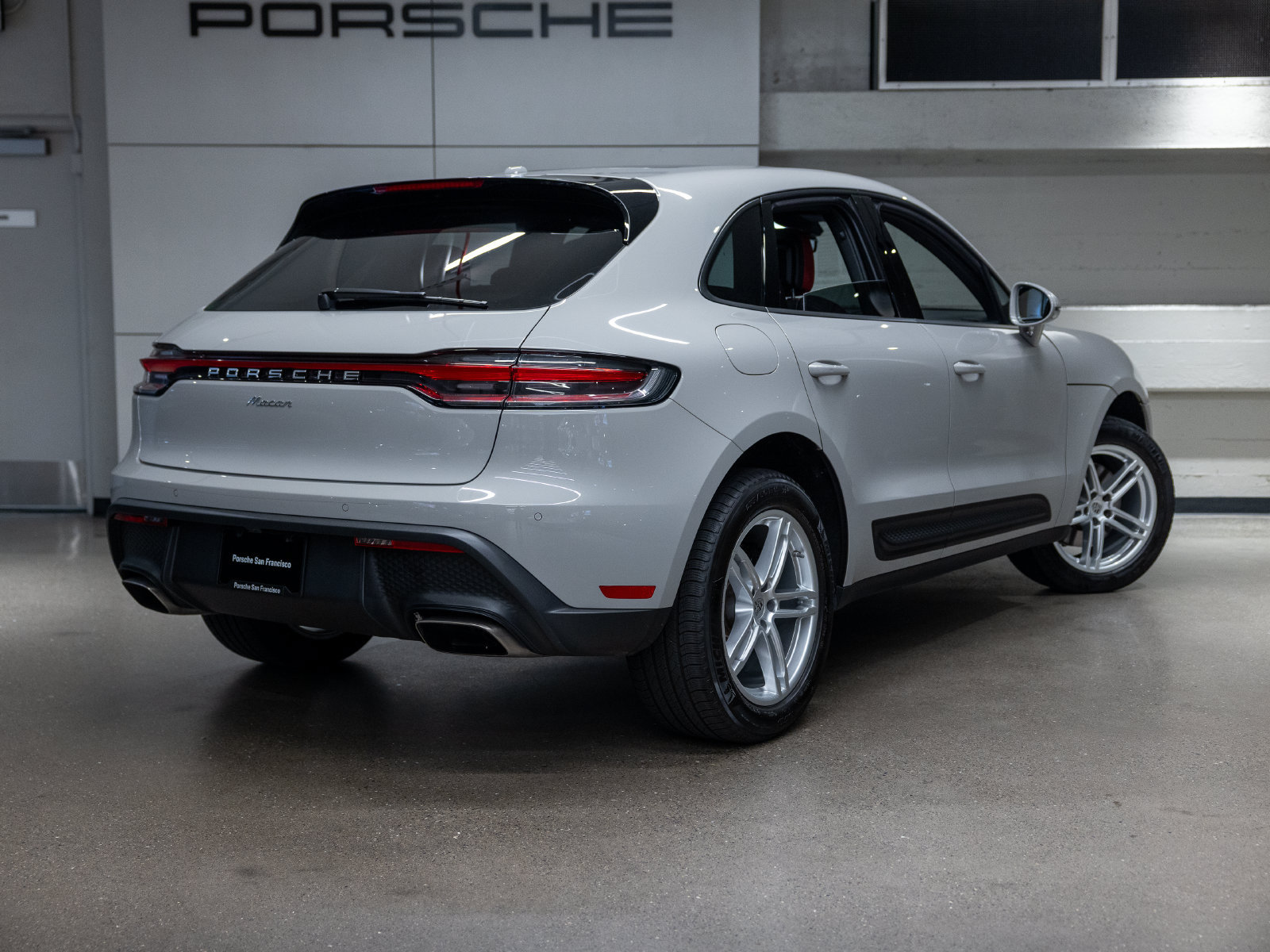 Certified 2026 Porsche Macan AWD/4WD image 8