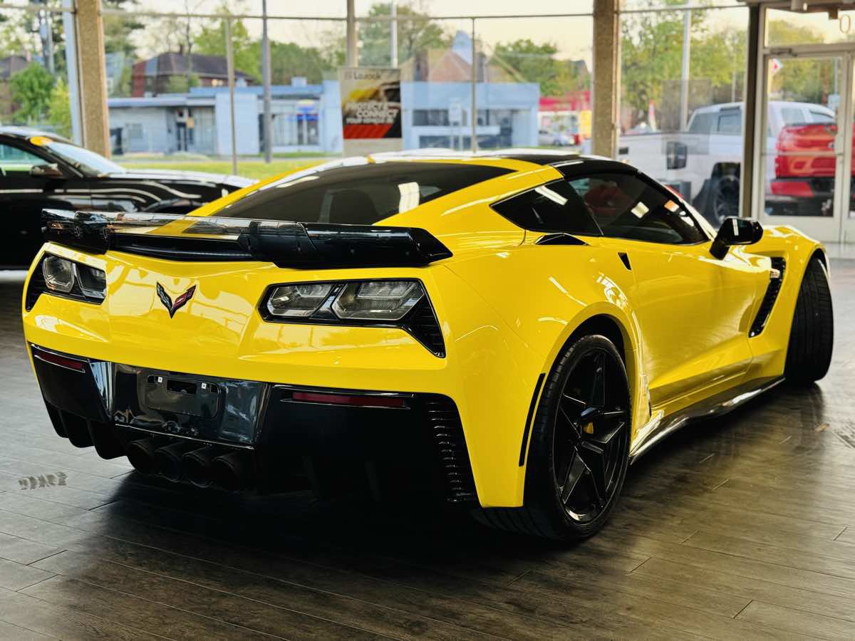 Used 2016 Chevrolet Corvette Z06 w/ 3LZ Preferred Equipment Group RWD image 8