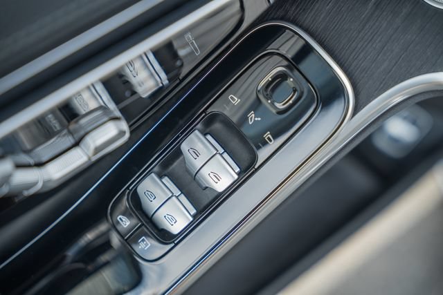 Certified 2022 Mercedes-Benz S 500 4MATIC w/ AMG Line Package image 36