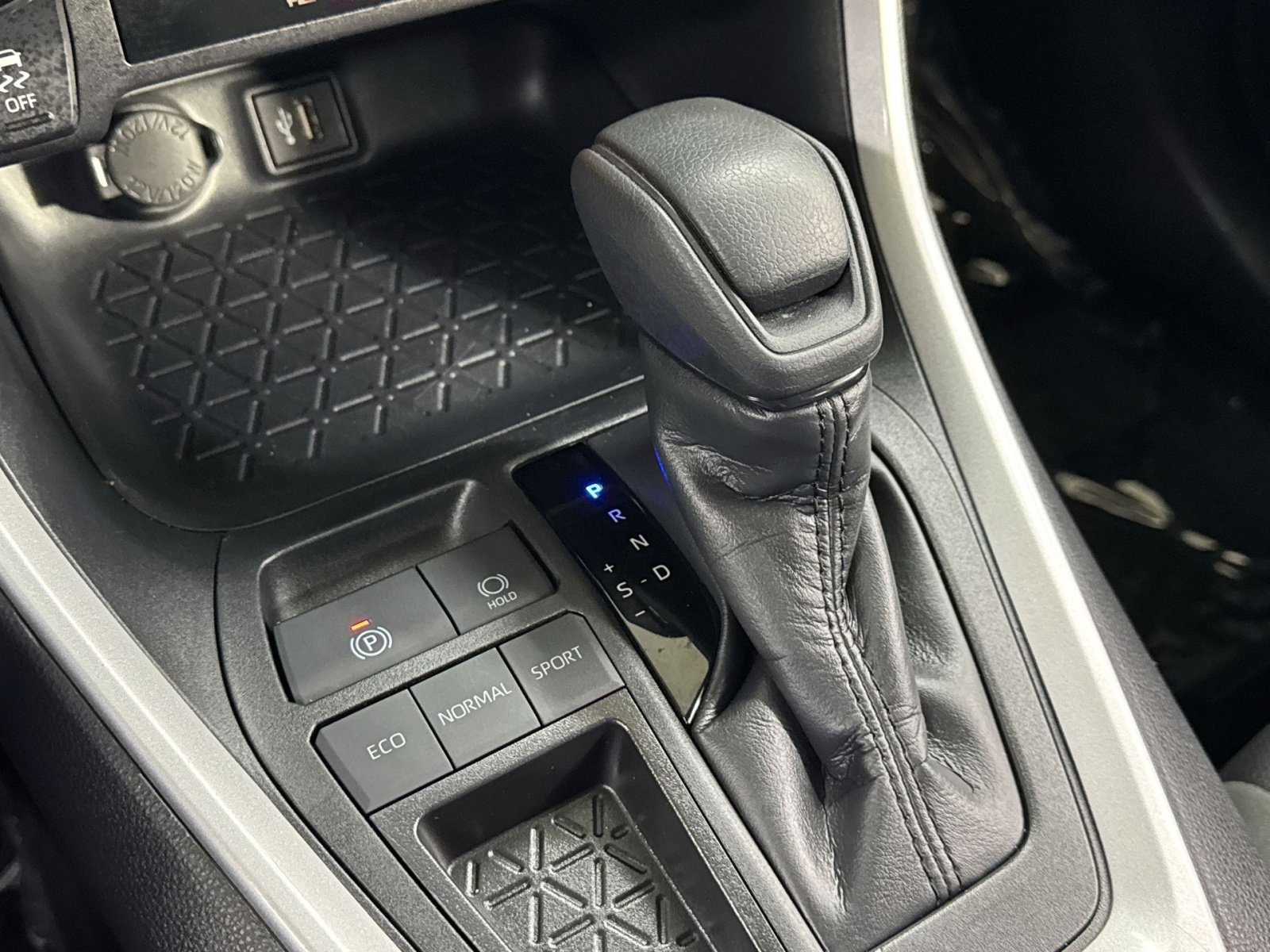 Used 2025 Toyota RAV4 XLE image 26