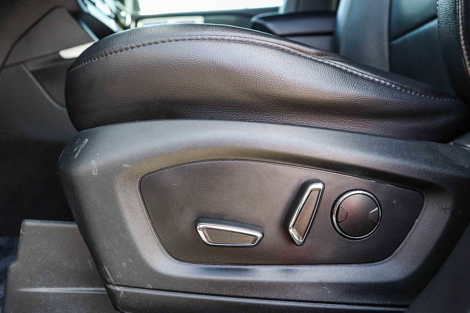 Used 2020 Ford Explorer Limited image 21