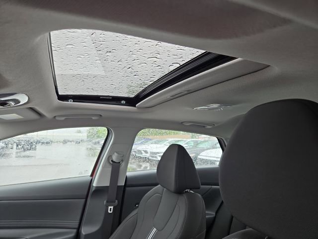 New 2025 Hyundai Elantra SEL image 28