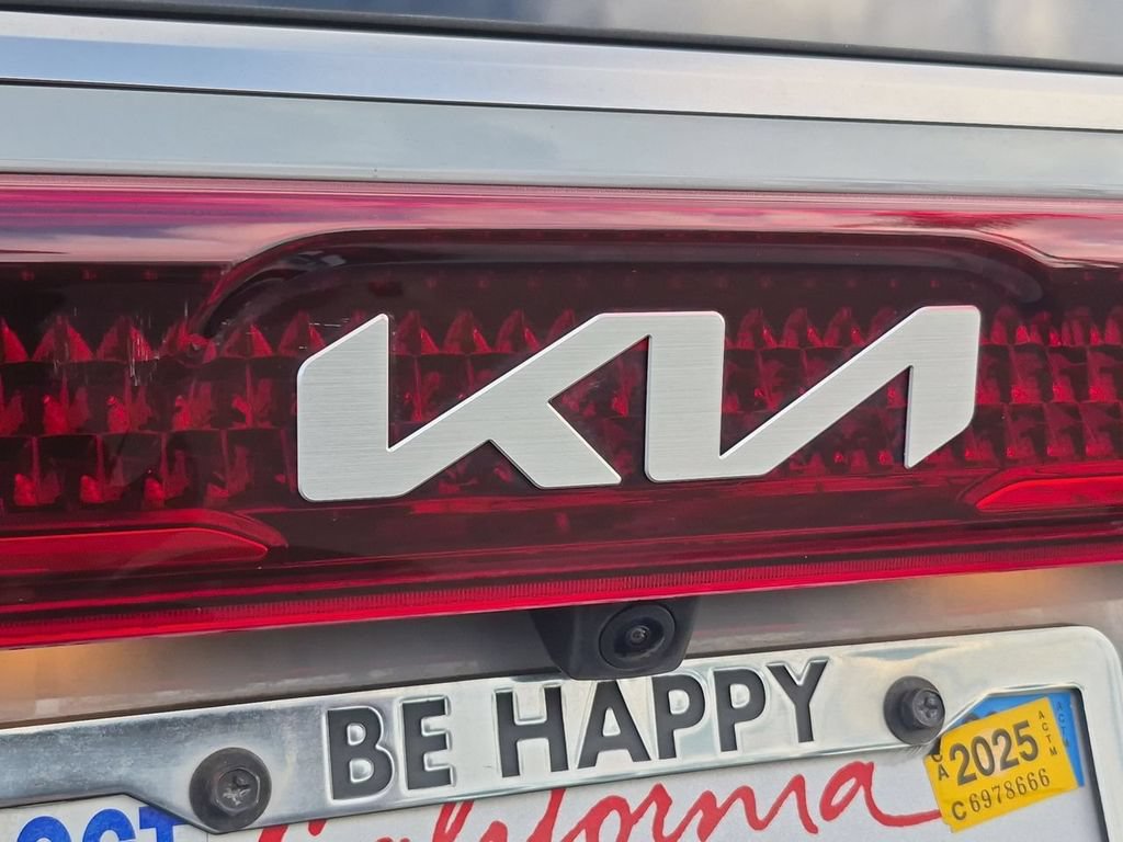 Certified 2023 Kia Carnival SX FWD image 31