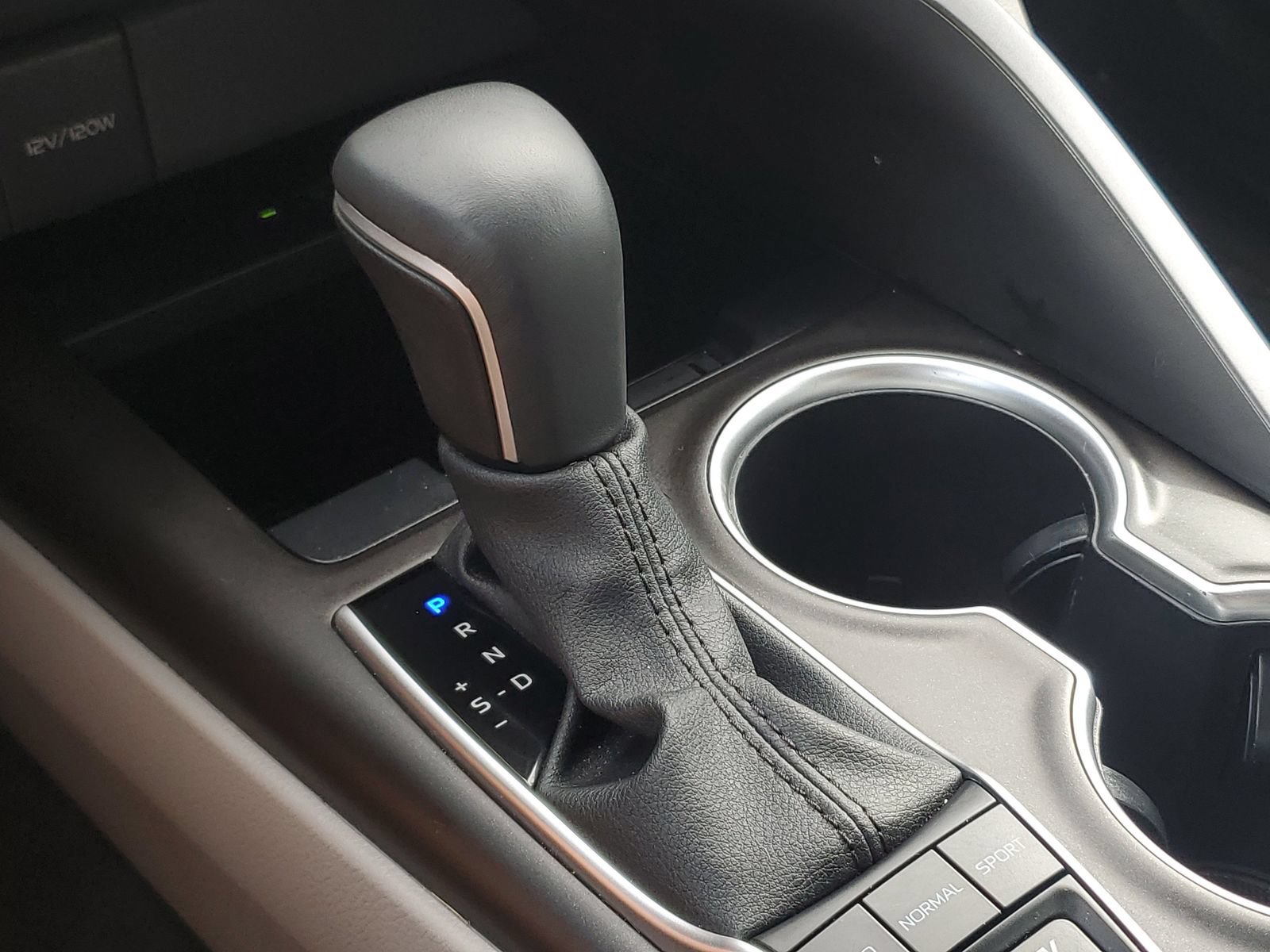Used 2024 Toyota Camry XLE w/ Cold Weather Package FWD image 30