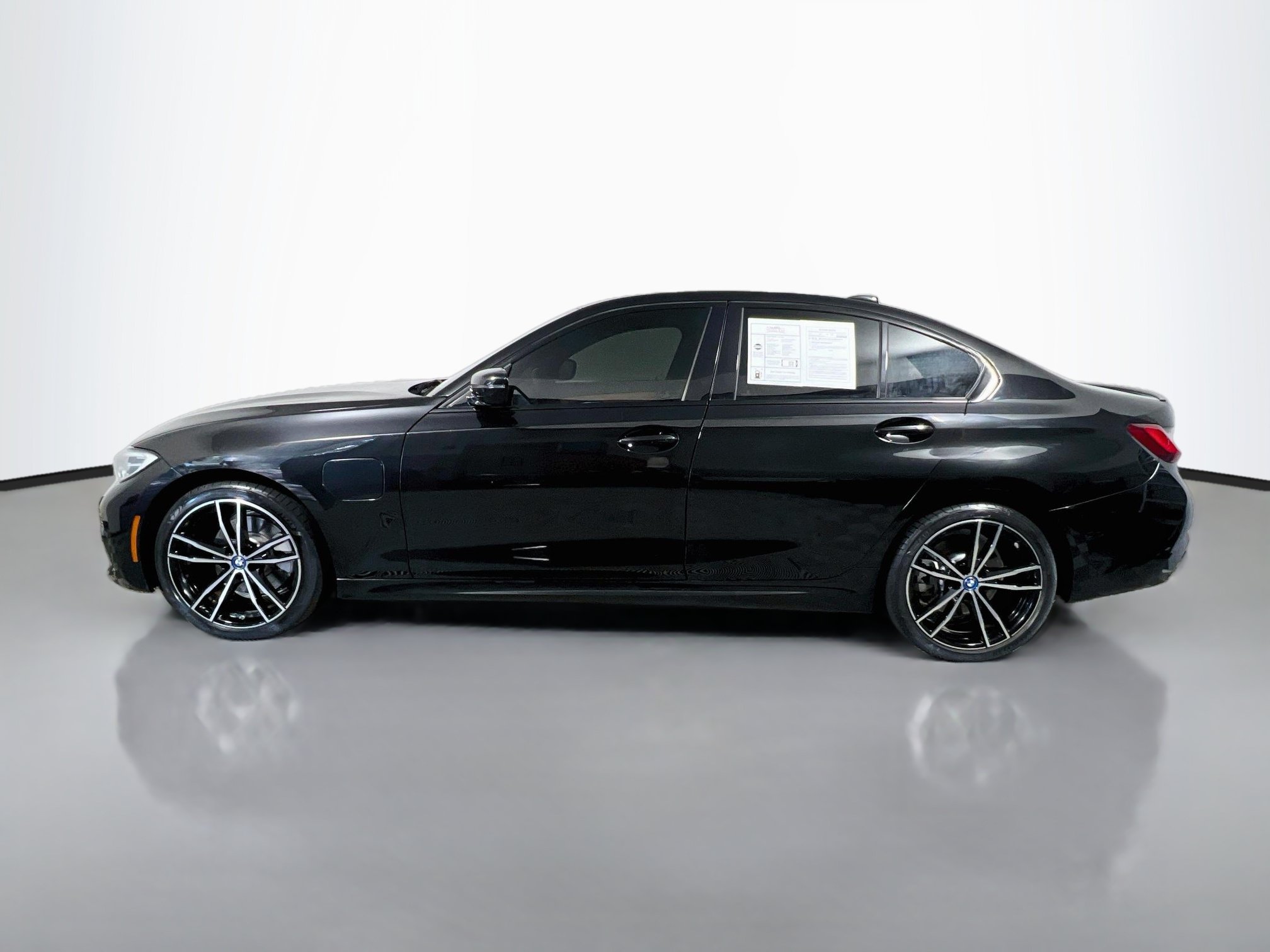 Used 2022 BMW 330e w/ M Sport Package RWD image 9
