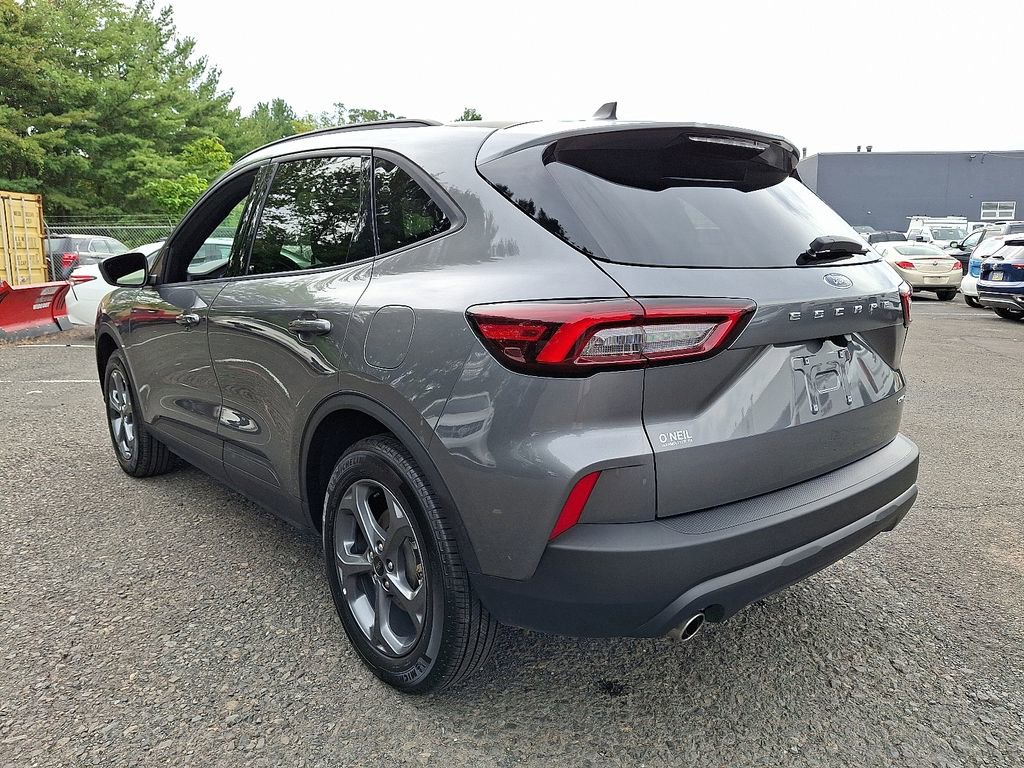 Used 2025 Ford Escape ST-Line image 4