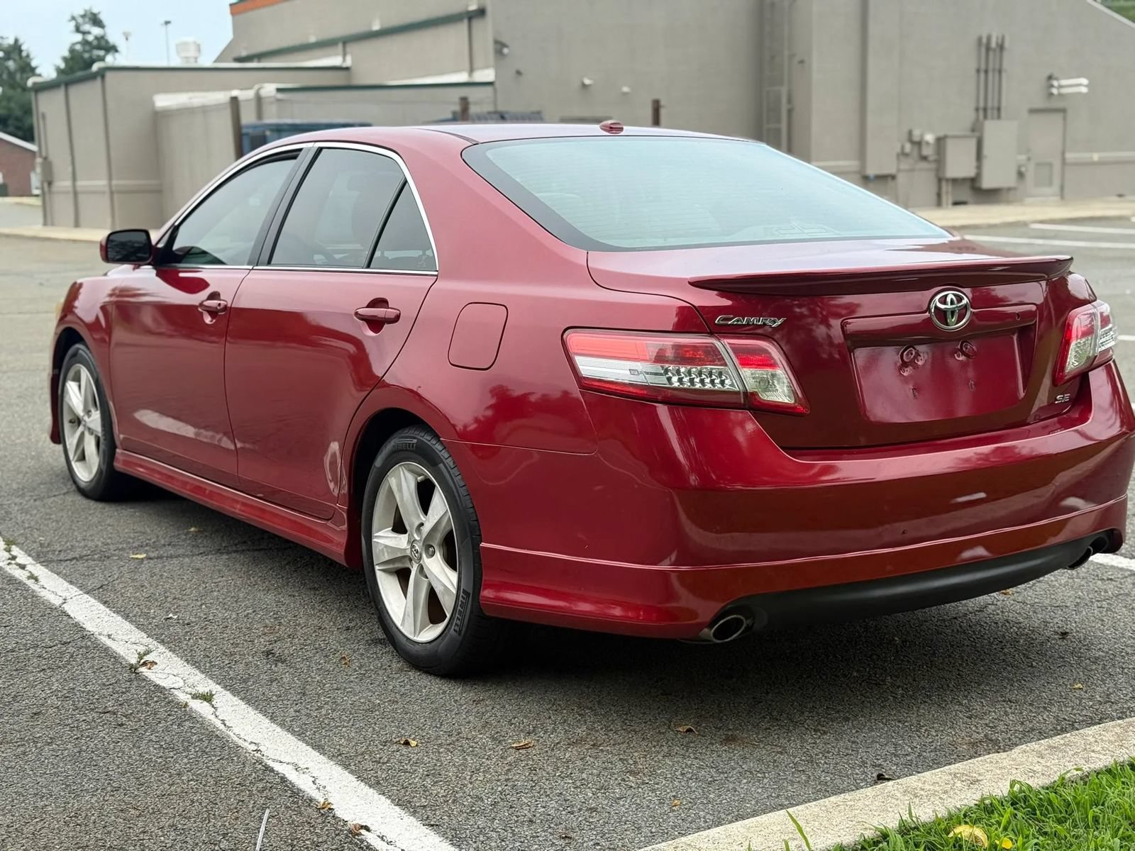 Used 2011 Toyota Camry SE w/ SE Extra-Value Pkg #1 FWD image 7