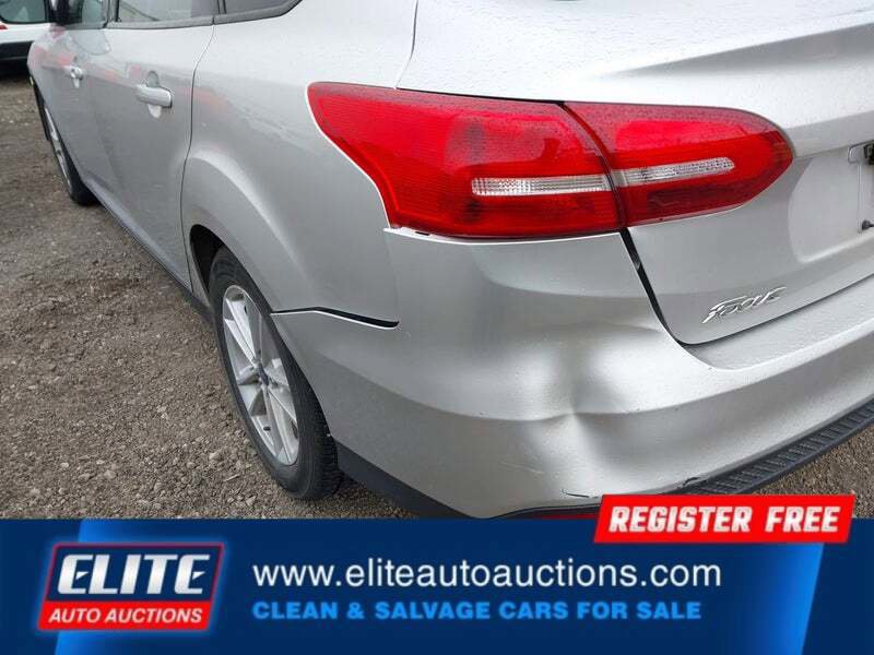 Used 2017 Ford Focus SE FWD image 12