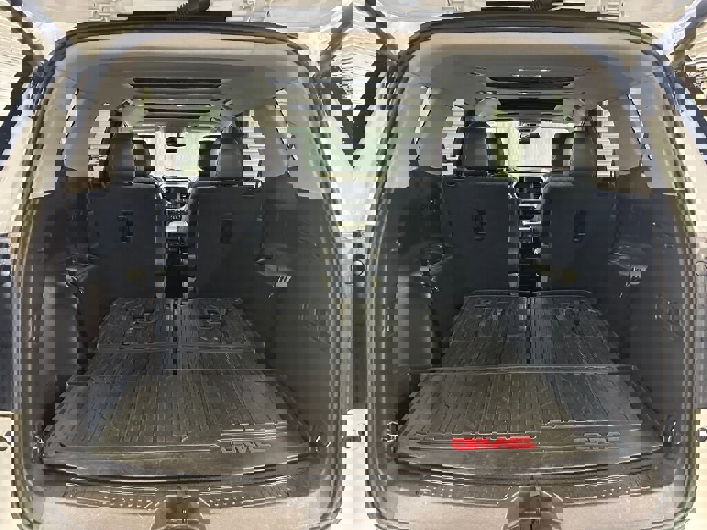 Certified 2023 GMC Acadia SLT w/ Preferred Package image 29