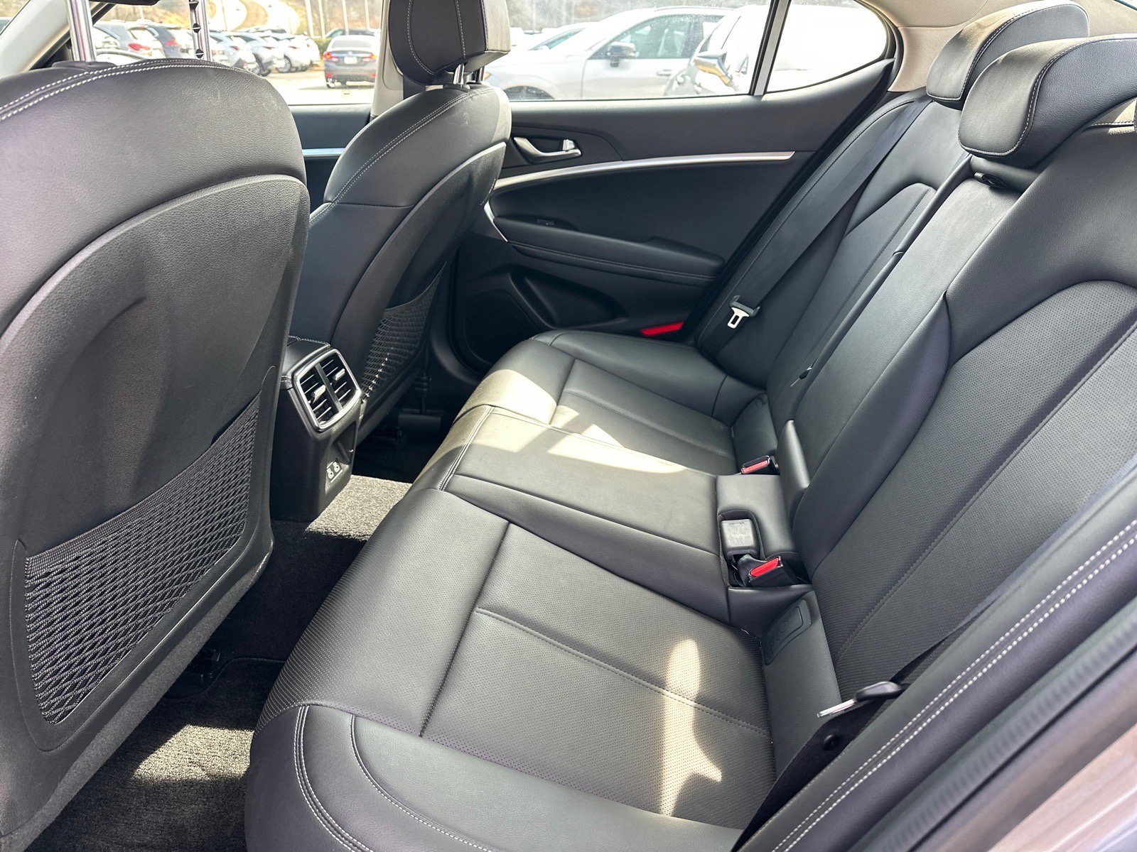 Used 2025 Genesis G70 2.5T image 8