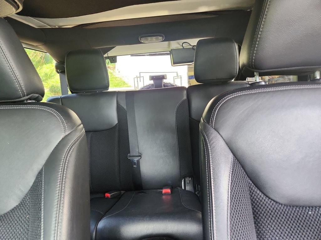 Used 2017 Jeep Wrangler Unlimited Sahara AWD/4WD image 34