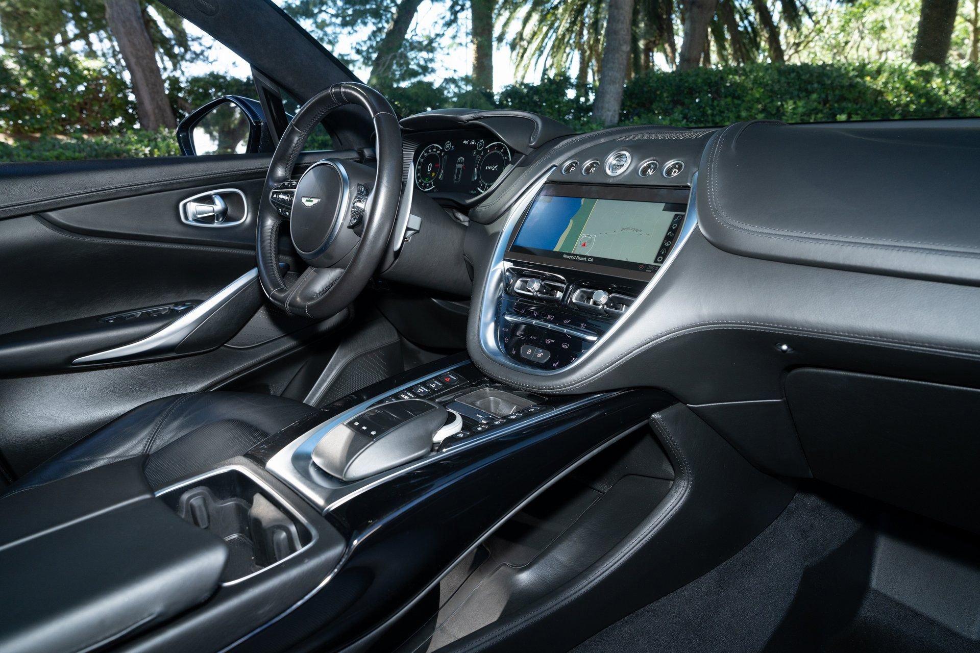 Used 2021 Aston Martin DBX image 14