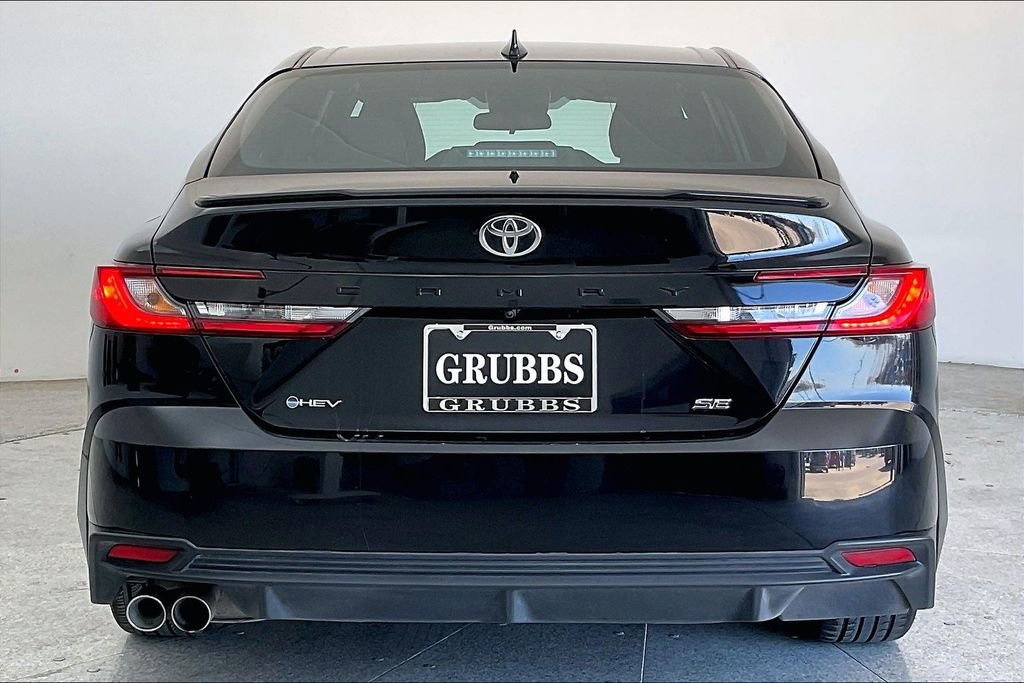 Used 2025 Toyota Camry SE image 7