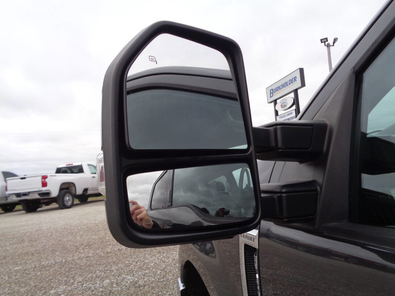 Used 2017 Ford F250 Lariat w/ Chrome Package image 19