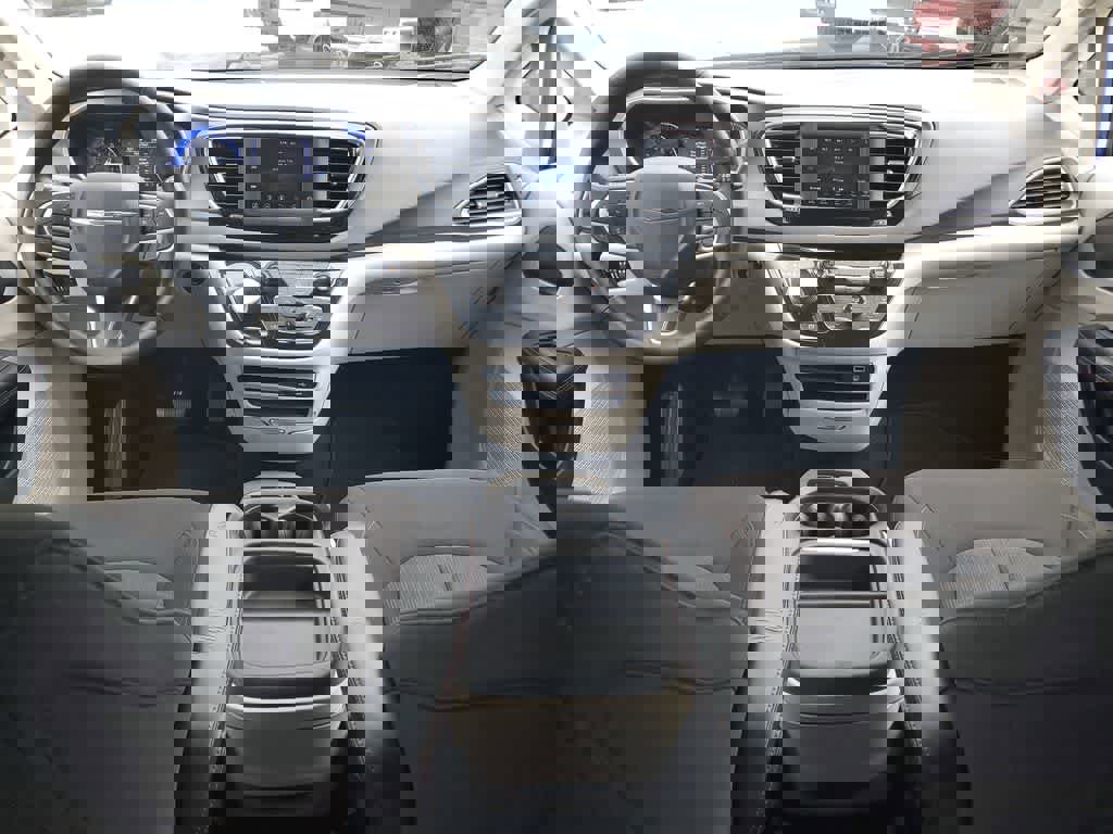 Used 2020 Chrysler Pacifica Touring w/ Tire & Wheel Group image 11