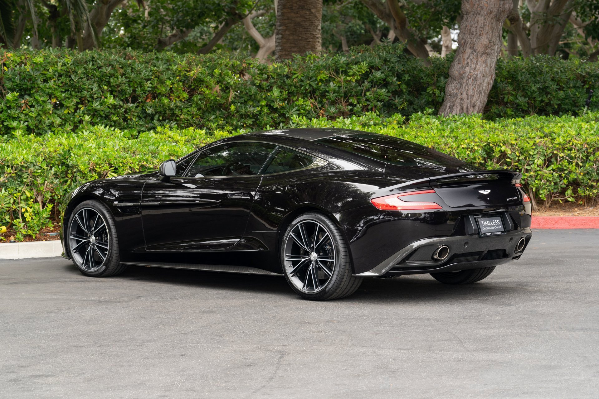 Used 2014 Aston Martin Vanquish Coupe image 4
