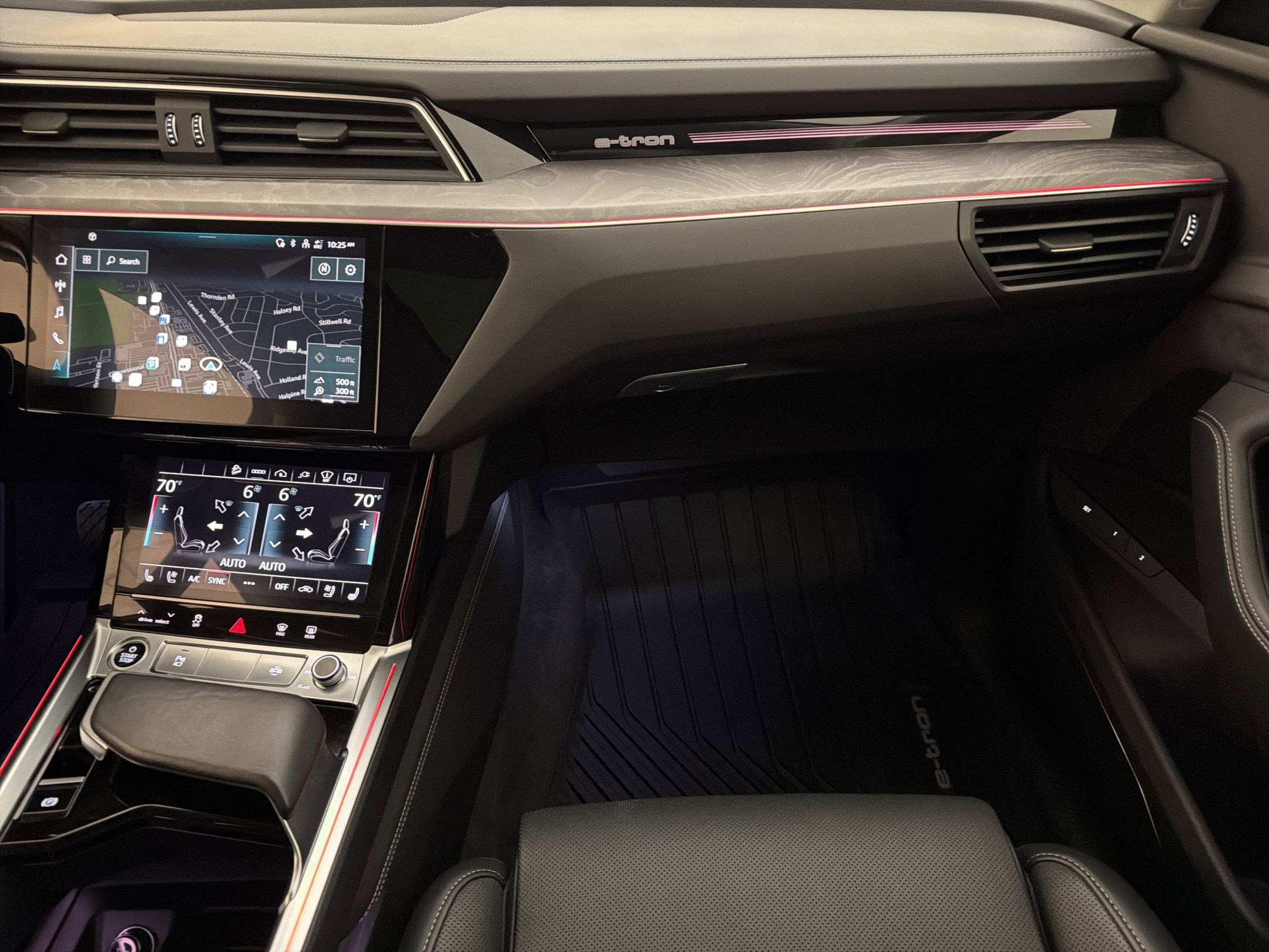 Used 2021 Audi e-tron Prestige w/ Prestige Package image 28