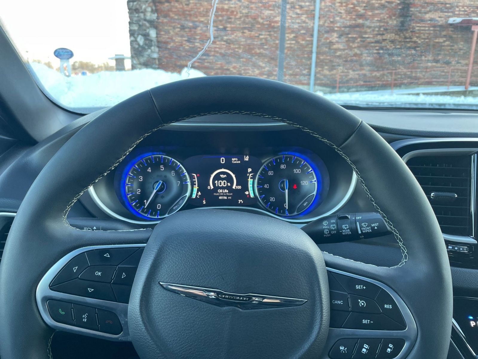 Used 2025 Chrysler Pacifica Select image 37