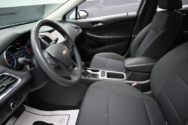 Used 2017 Chevrolet Cruze LS FWD image 16
