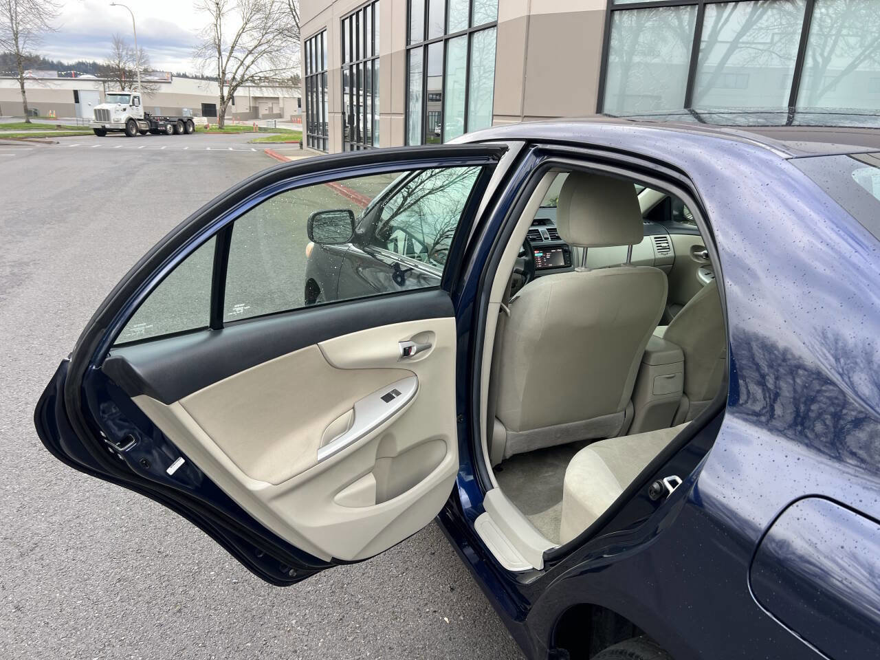 Used 2013 Toyota Corolla LE FWD image 8