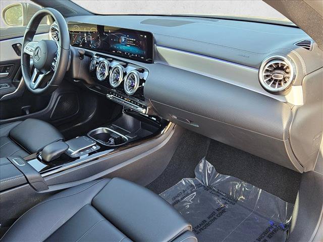 Used 2023 Mercedes-Benz CLA 250 image 21