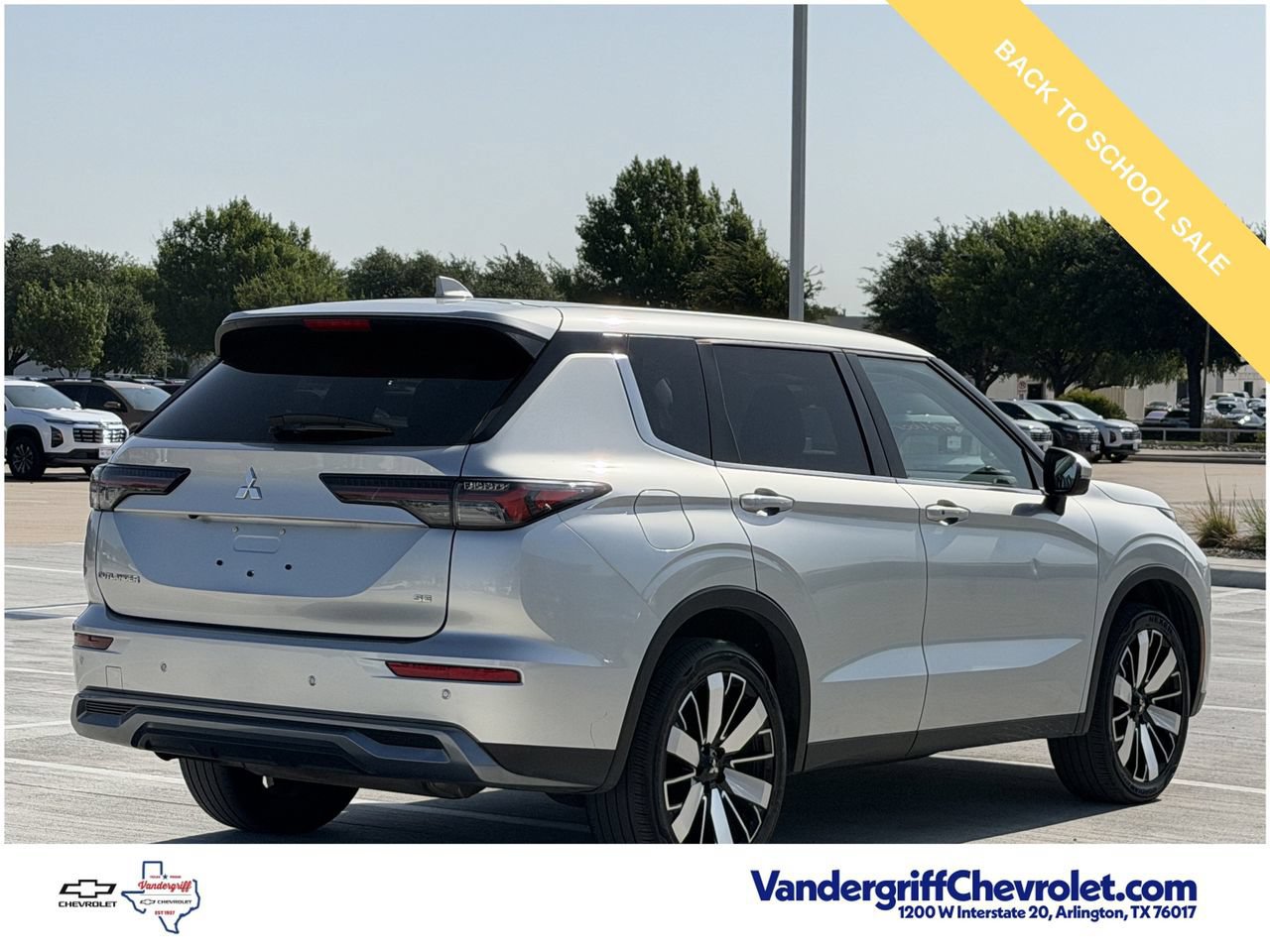 Used 2025 Mitsubishi Outlander SE FWD image 4