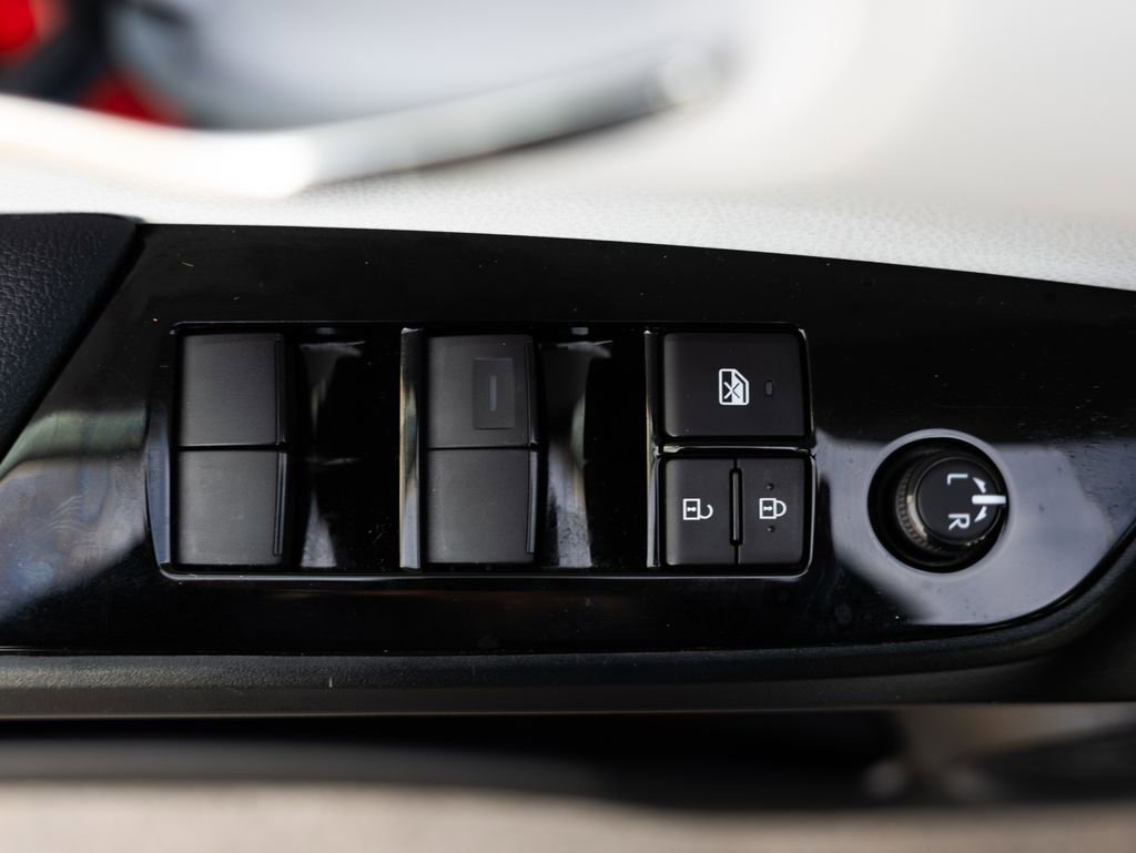 Used 2022 Toyota Prius XLE FWD image 24