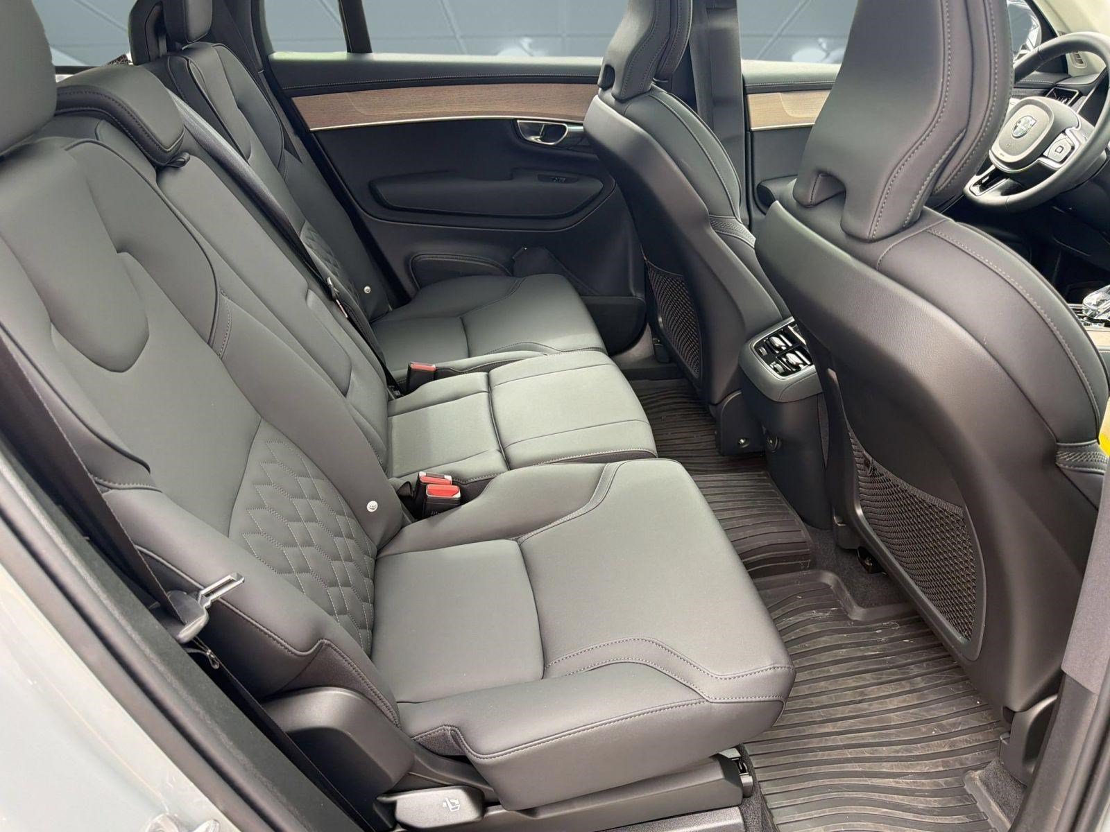 Certified 2025 Volvo XC90 B5 Plus AWD/4WD image 30