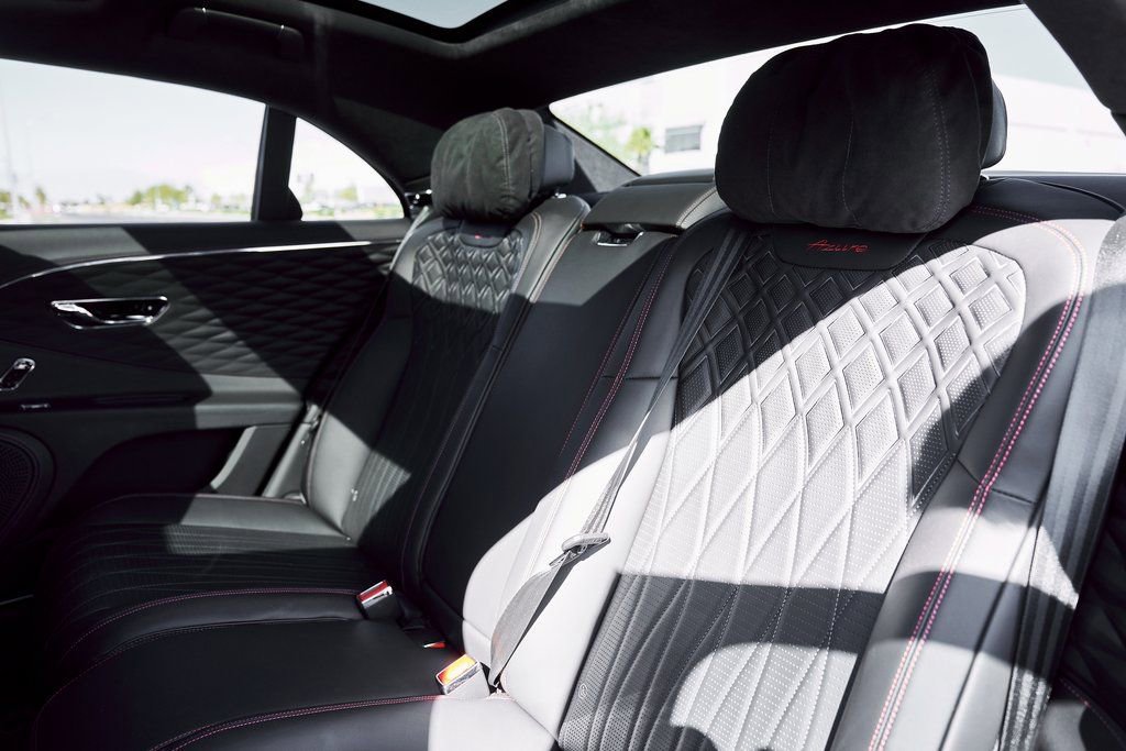 Used 2023 Bentley Flying Spur V8 image 46