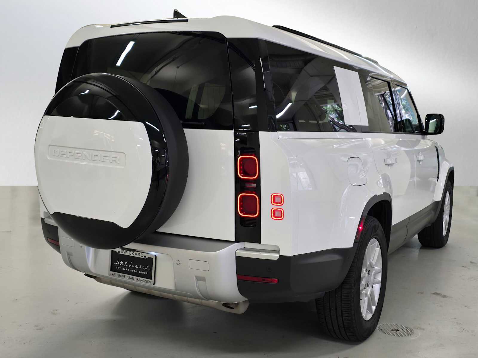Used 2025 Land Rover Defender 130 S AWD/4WD image 5
