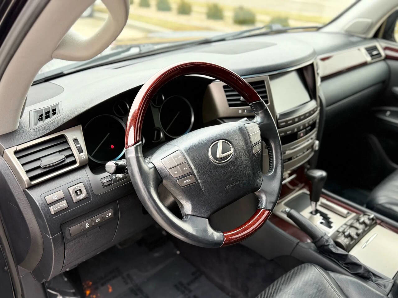 Used 2014 Lexus LX 570 4WD image 11